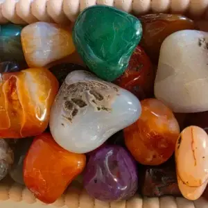 Edelstenen en edelstenen sieraden